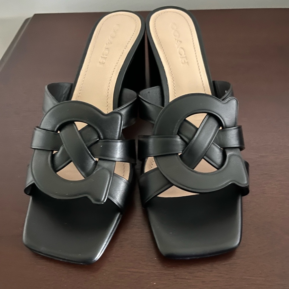 COACH Women’s Nikki Logo leather sandals. NEW in BOX! Size 9.5, black